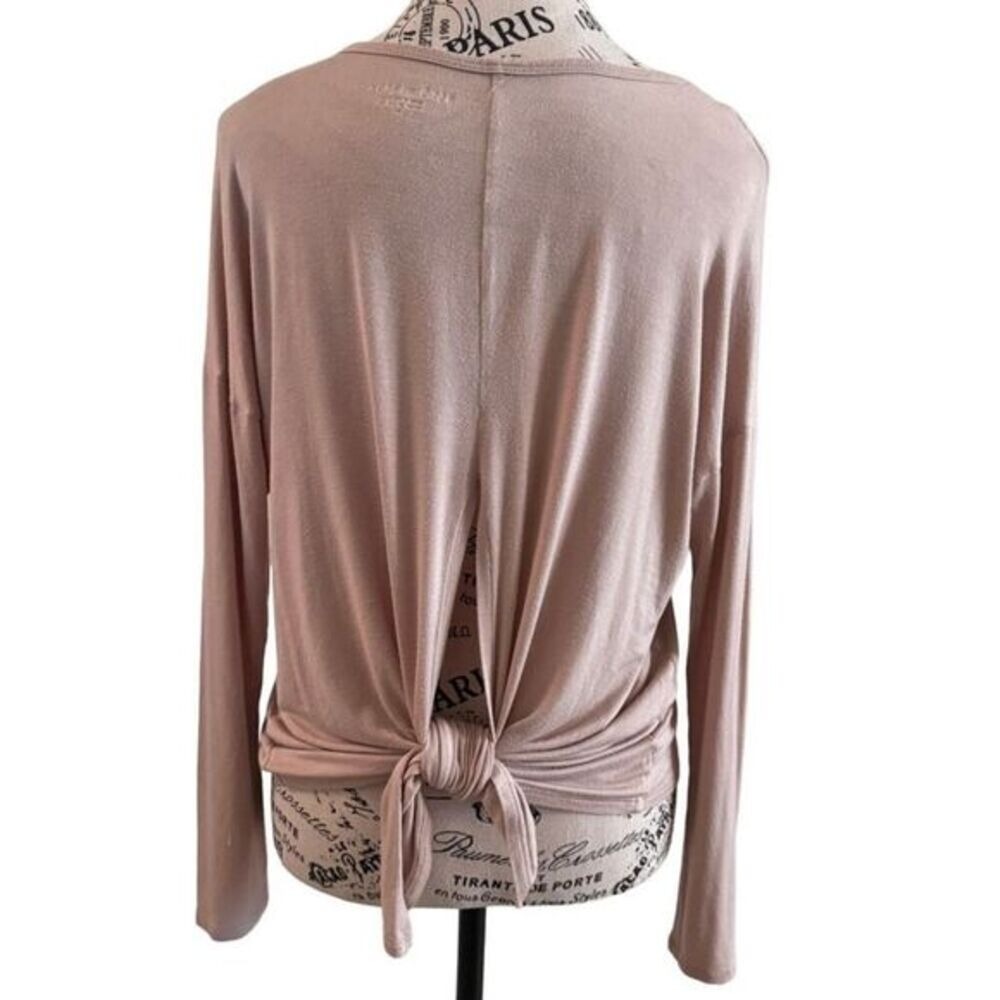 Beyond Yoga | Womens | Soft Pink Slit Back Shirt |‎ Medium | SKU244